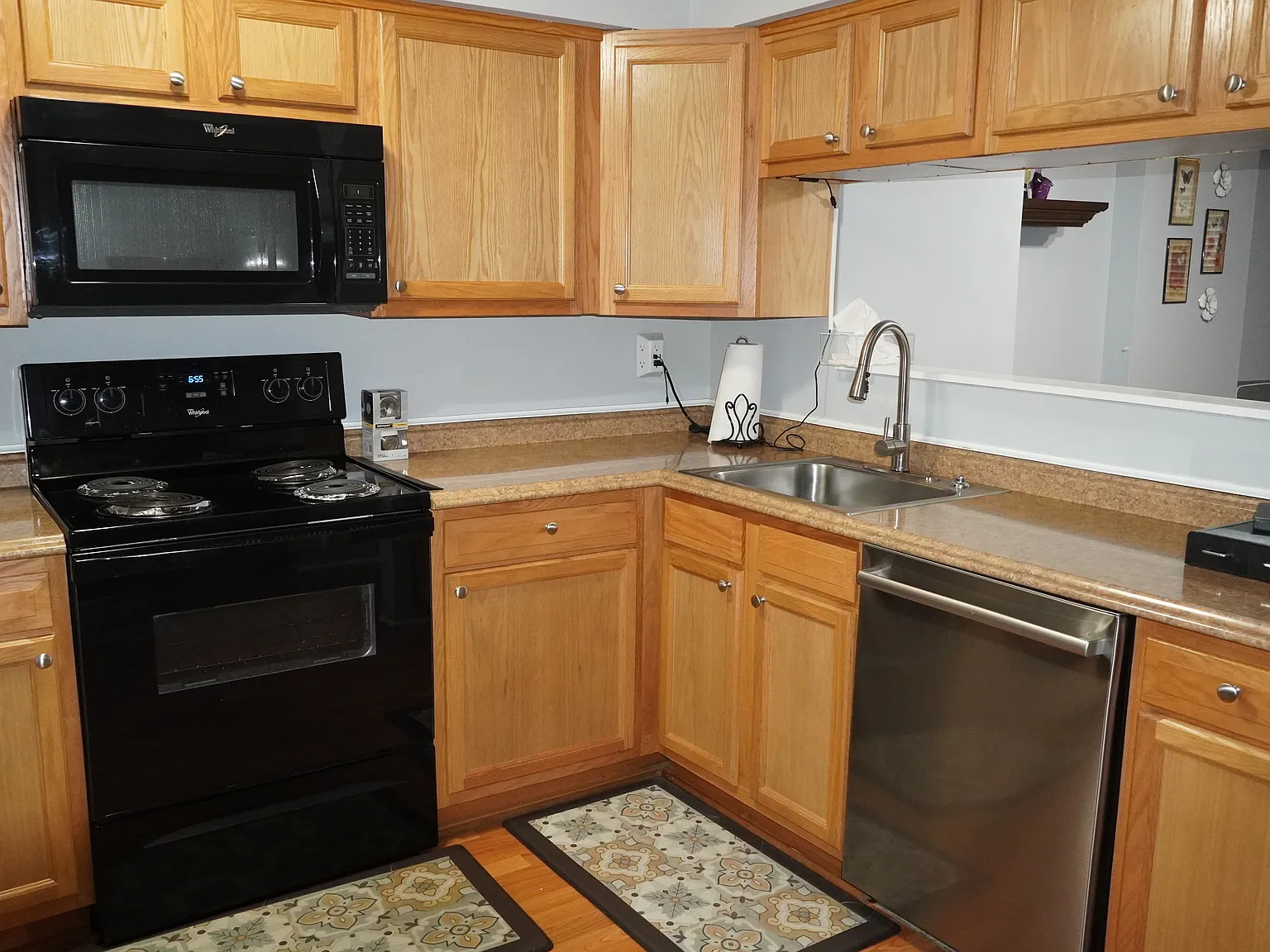 2 bed, 1.5 bath, 1357 sqft, $2,500 — Photo 3