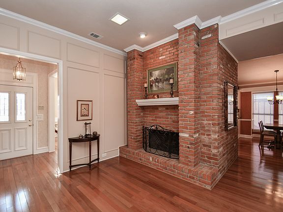 4th image of 2213 Bluffton Dr