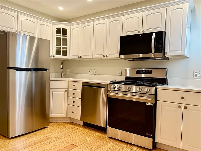 137 M St #1 — Photo 1