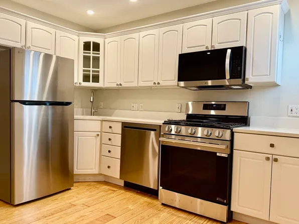 137 M St #1, South Boston, MA 02127