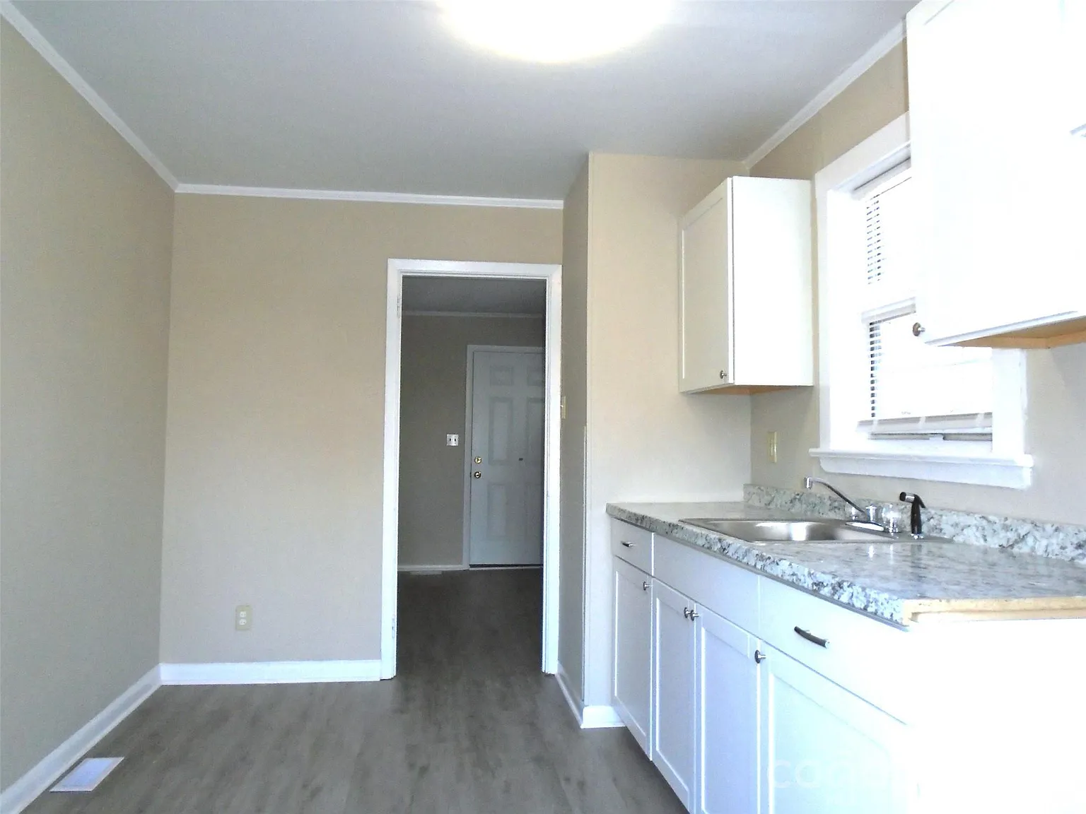 3 bed, 1.0 bath, $1,195 — Photo 3