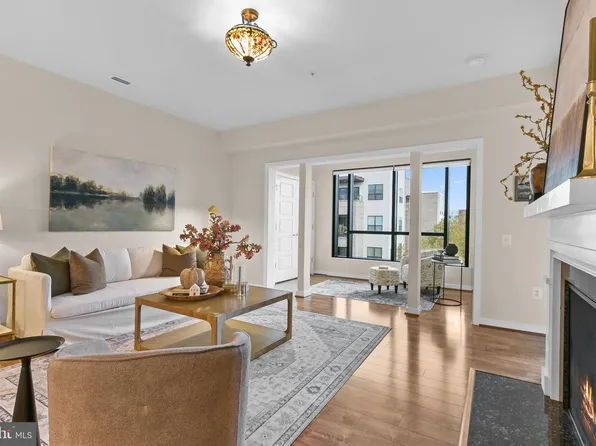 8970 Fascination Ct APT 315, Lorton, VA 22079