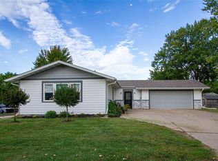 300 Pine Dr, Pella, IA 50219