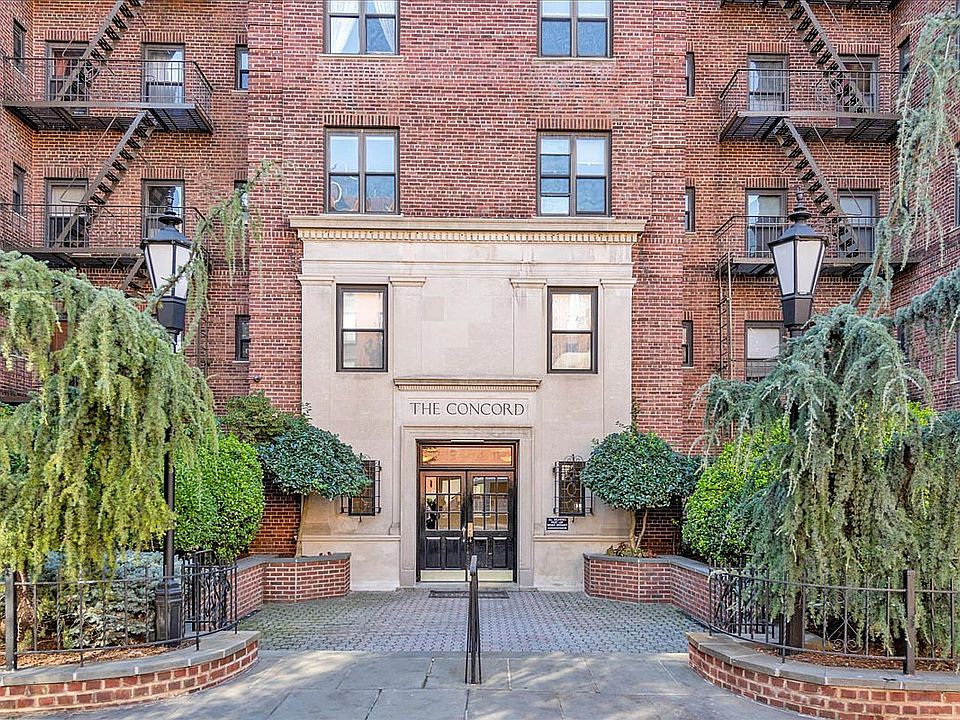 1st image of 25-40 31st Ave APT 1L