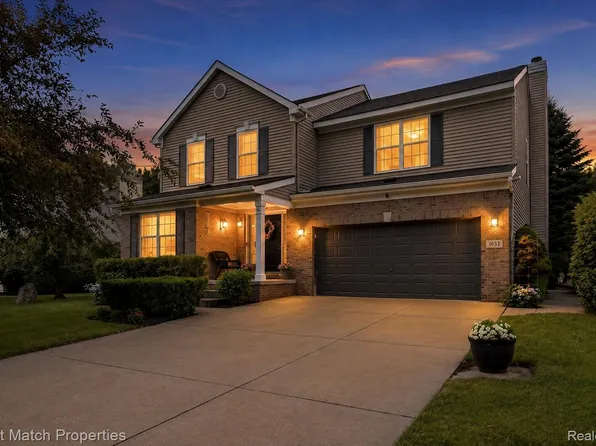 1633 Four Seasons Dr, Howell, MI 48843