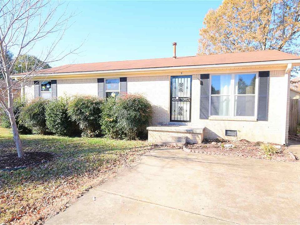 1st image of 9 Charlotte Dr