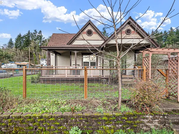 944 Chestnut Ave, Cottage Grove, OR 97424