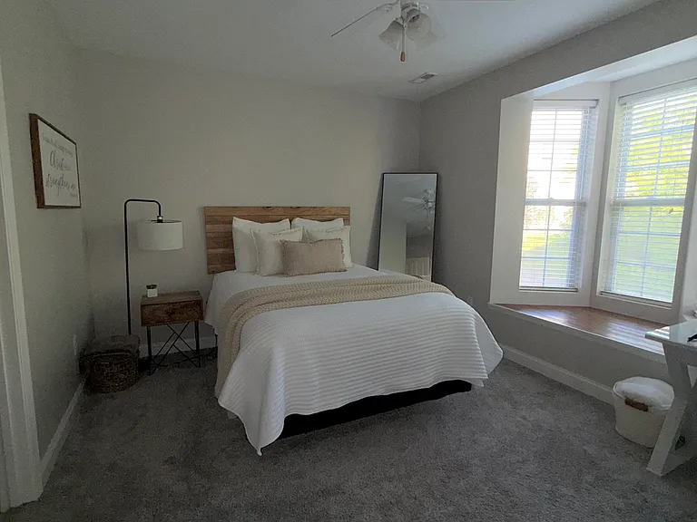 2118 Suncrest Vlg — Photo 13