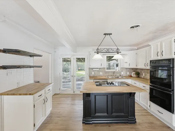 828 Billie Ruth Ln, Hurst, TX 76053