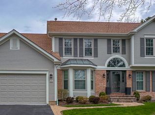 276 Saddle Back Rd, Vernon Hills, IL 60061