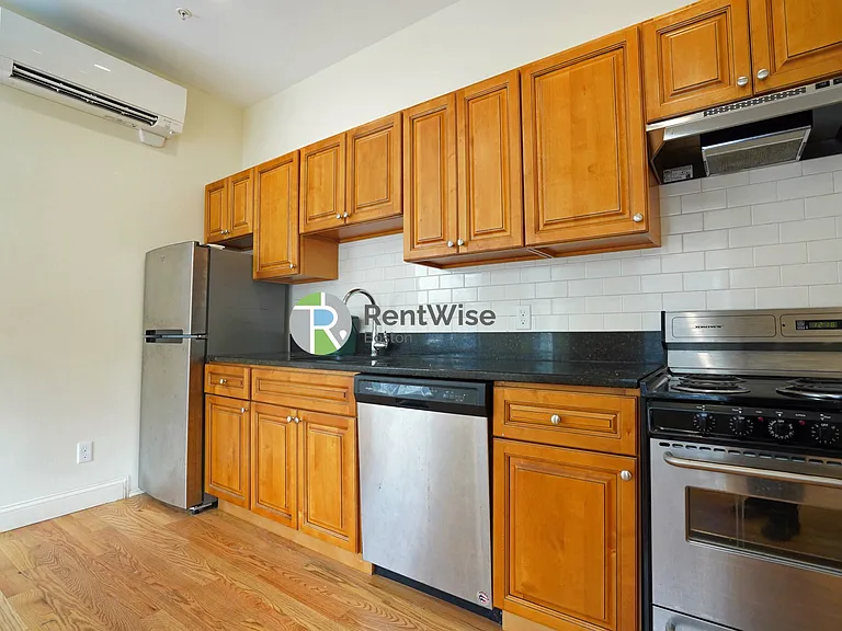 377 Harvard St #2 — Photo 3