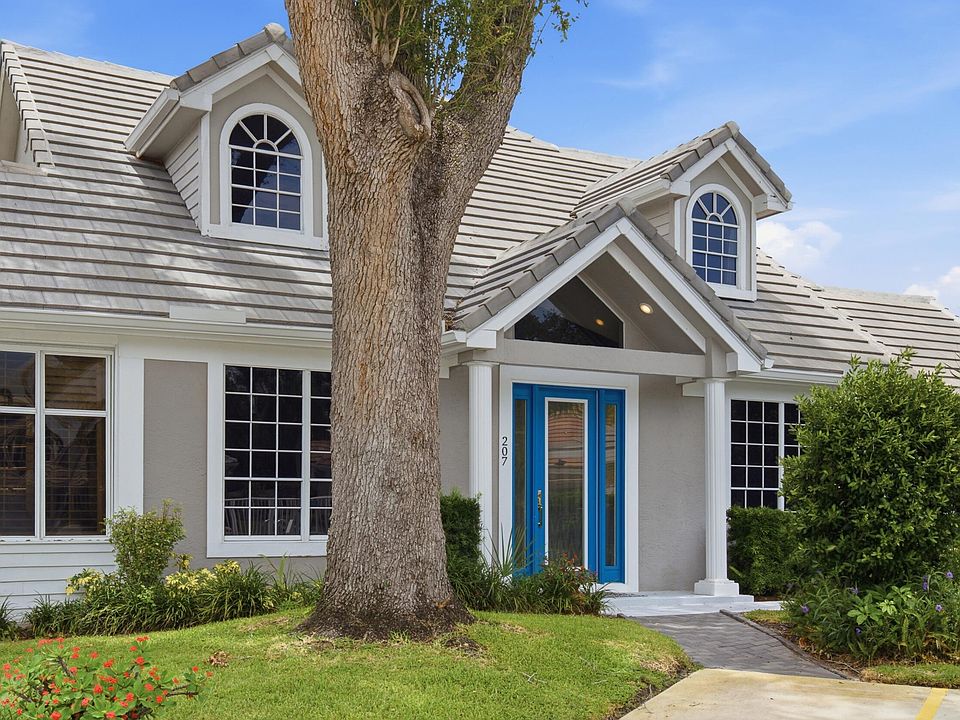 1st image of 207 Woodsmuir Court