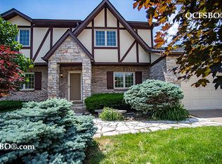 3840 Asbury St, Bettendorf, IA 52722