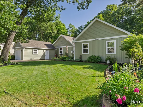 6864 Goldenrod Ave NE, Rockford, MI 49341