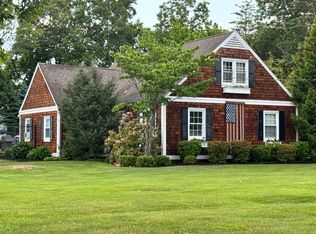 9 Woodland St, Blue Point, NY 11715