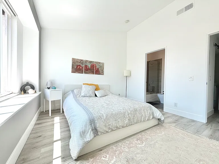 Secondary ensuite bedroom