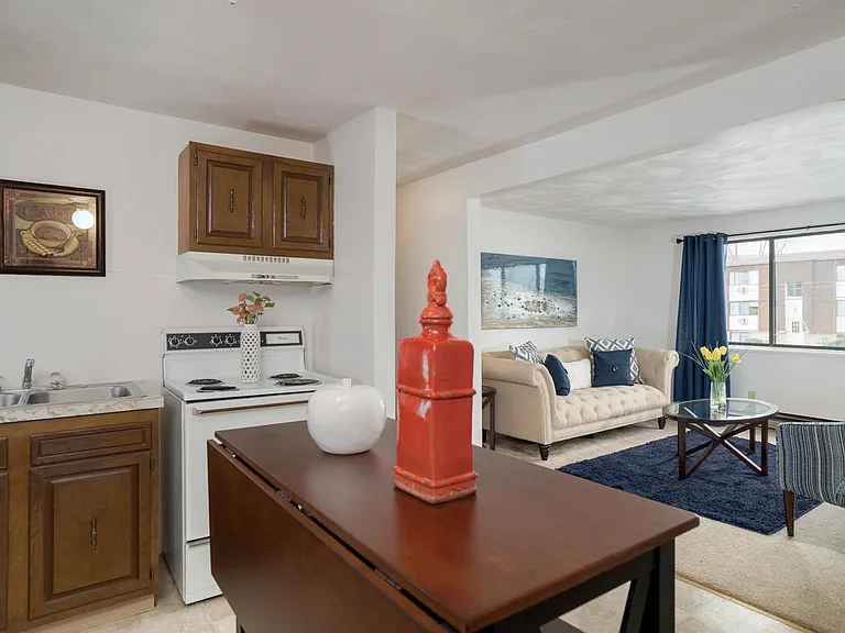 Niagara Apartments — Photo 7