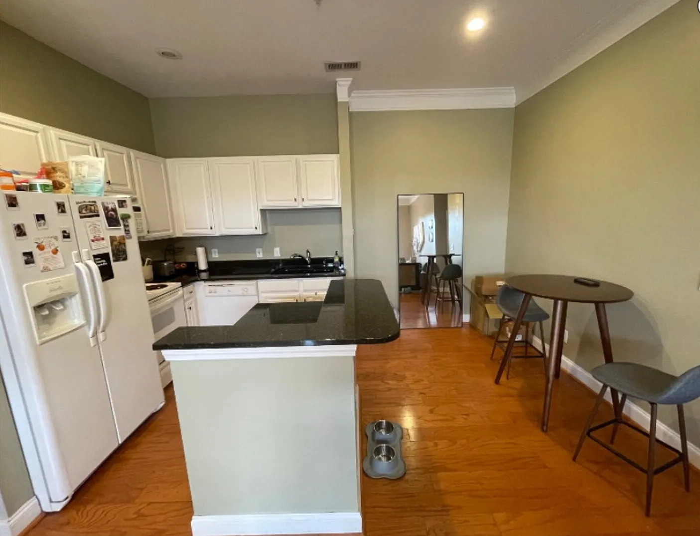 2 bed/2 bath condo in Uptown, Charlotte, First Ward neighborhood — Photo 3