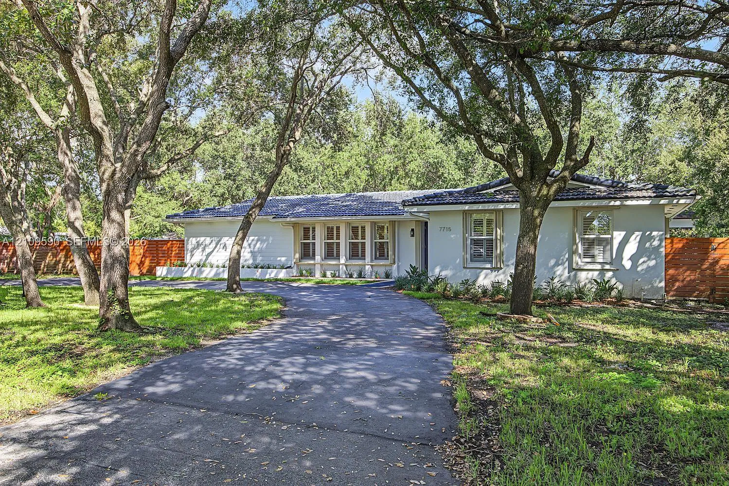 Suniland Estates — Photo 1