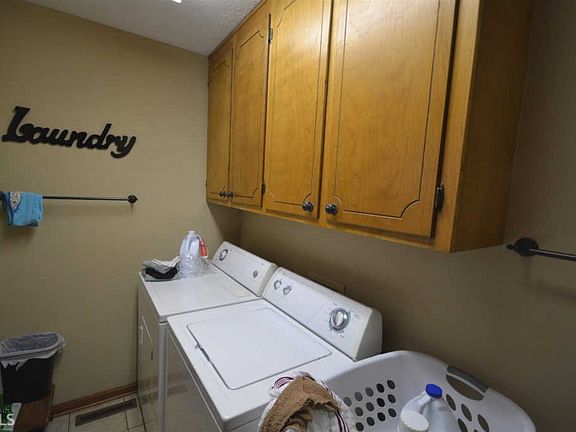 4th image of 550 Arrowhead Dr