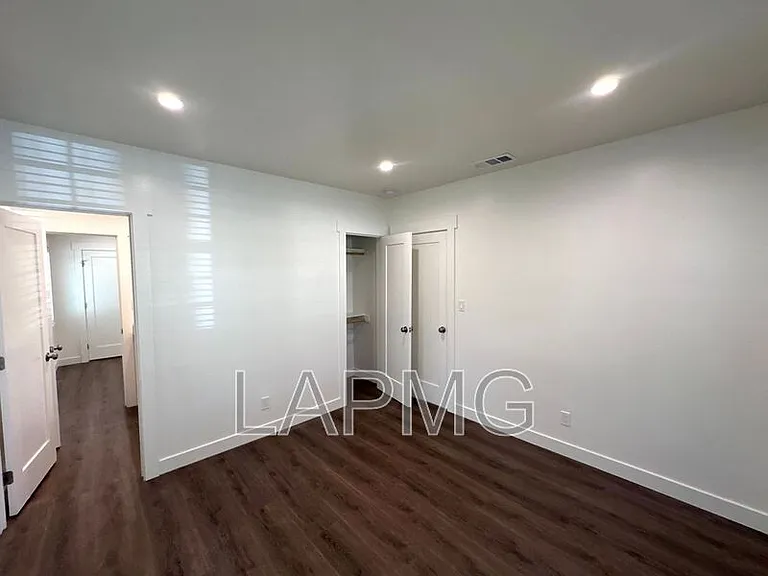 1460 Ricardo St — Photo 17