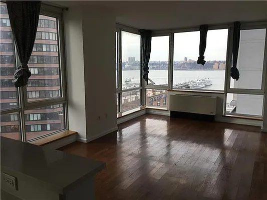 Sold by R New York | media 18