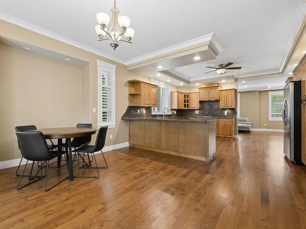 4 bedroom rental in Surrey — photo 13