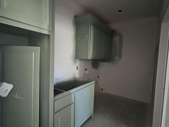 4th image of 569 Lavender Way