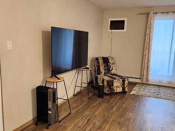 2nd image of 440 NE Columbia Blvd W #101