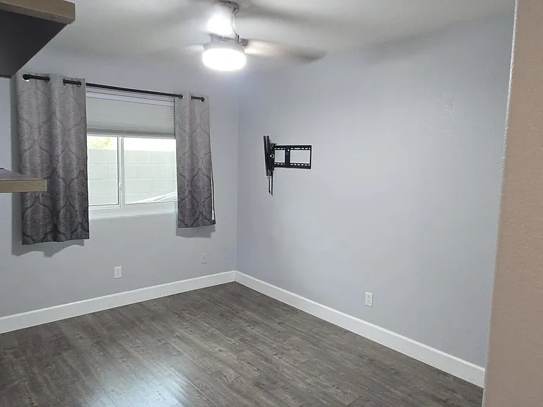 151 W Sagebrush St — Photo 5