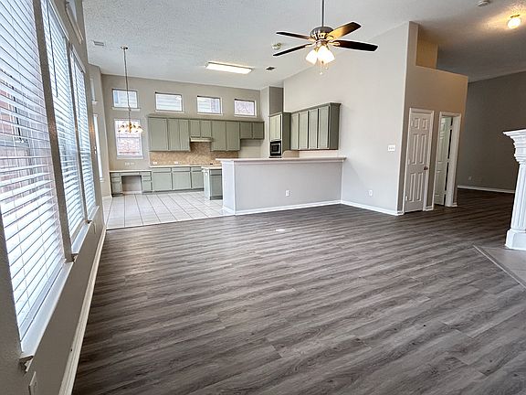 5th image of 1409 Timberline Dr