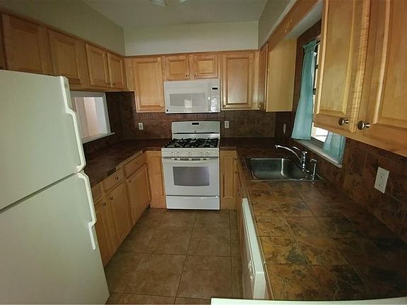 5th image of 657 Folsom St S