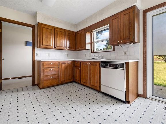 4th image of 105 Nancy St