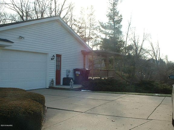 3rd image of 2000 Wilmont Dr SE