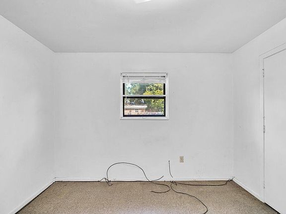 4th image of 6423 Julia Dr