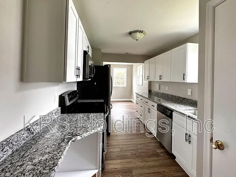 115 Orange Dr — Photo 3