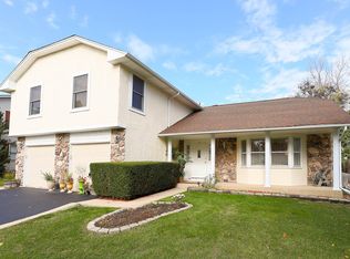 1810 Dogwood Dr, Hoffman Estates, IL 60192