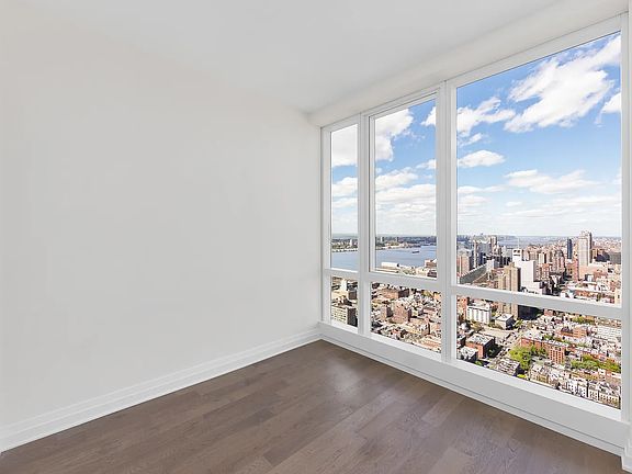 3rd image of 460 W 42nd St Penthouse 1A