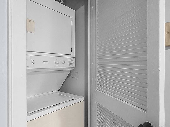 3rd image of 210 W 140th St #1D