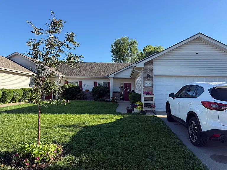 23276 Kelsey Ln — Photo 2