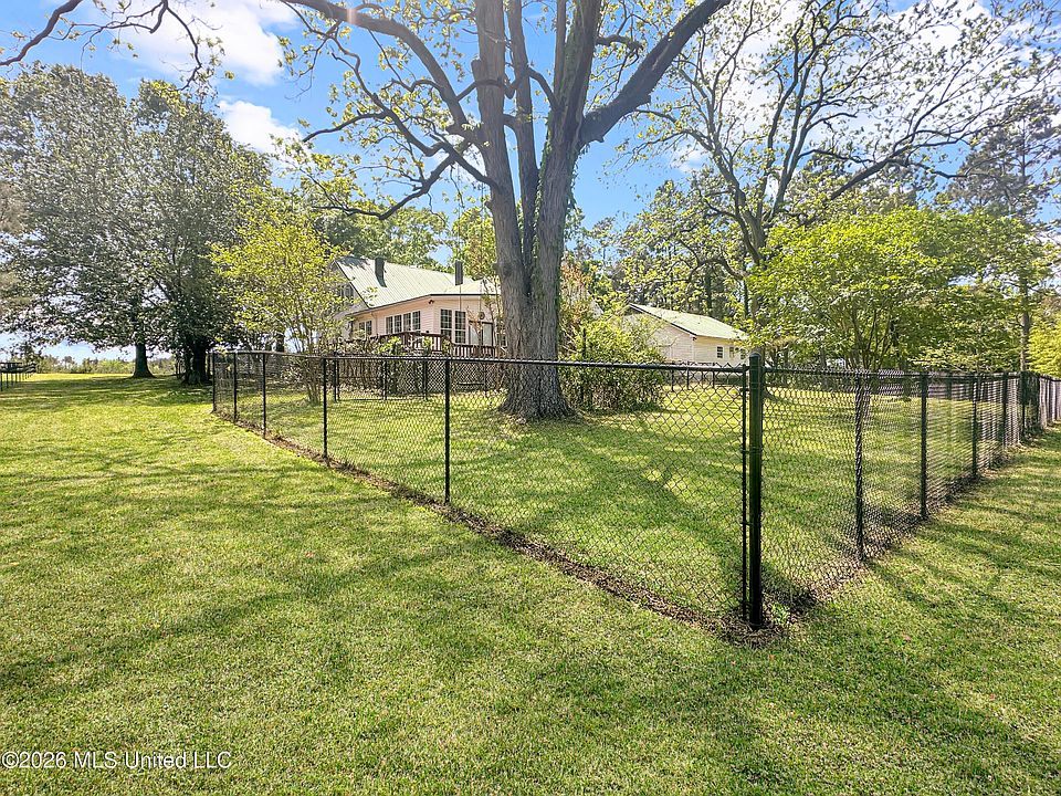 13th image of 513 Harmony Rd
