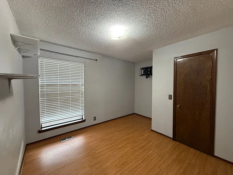 7949 S 85th East Ave — Photo 14