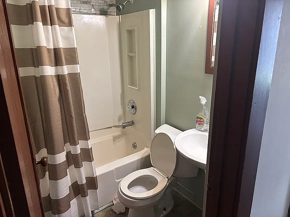 5th image of 1638 E Wood St