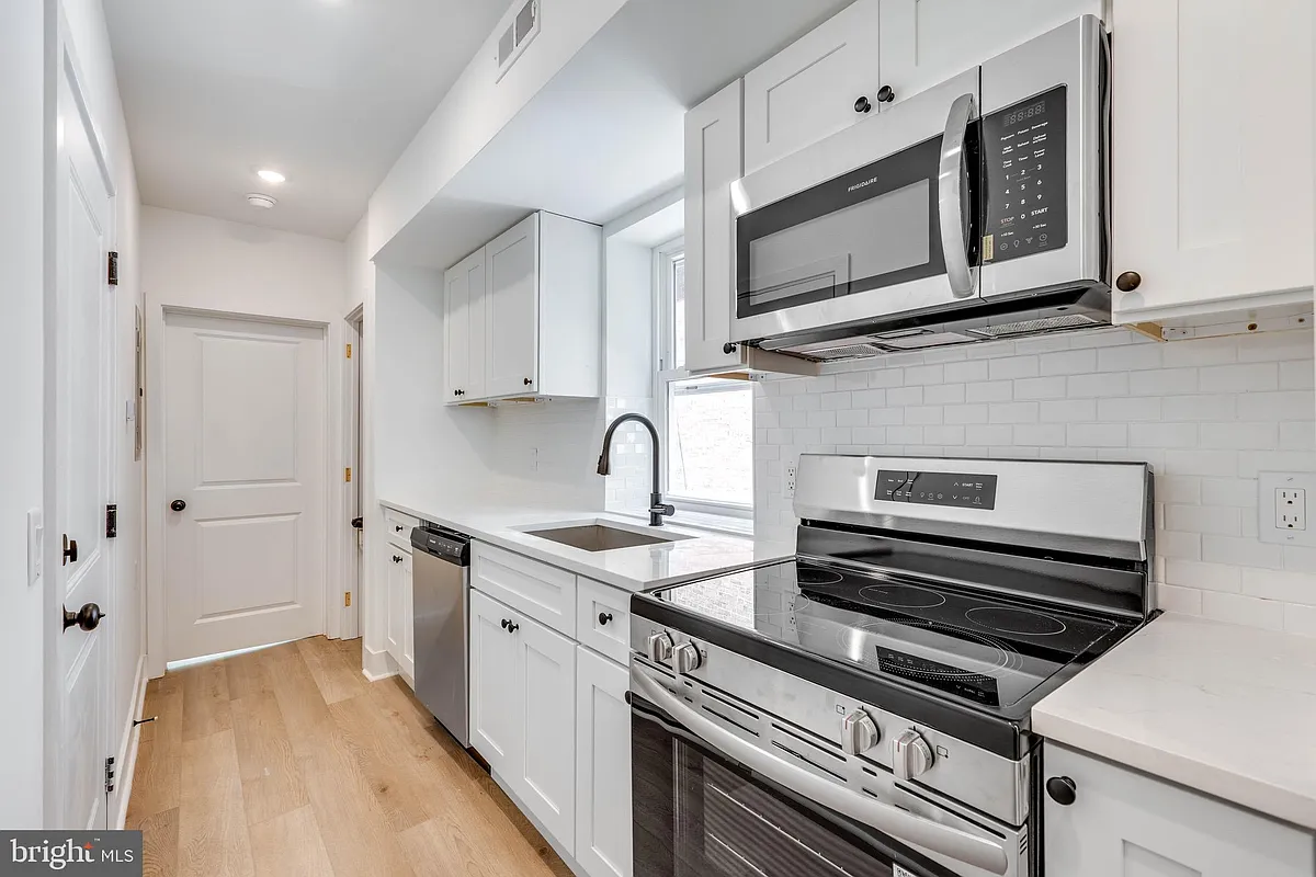 Building Photo - 4220 Baltimore Ave #3