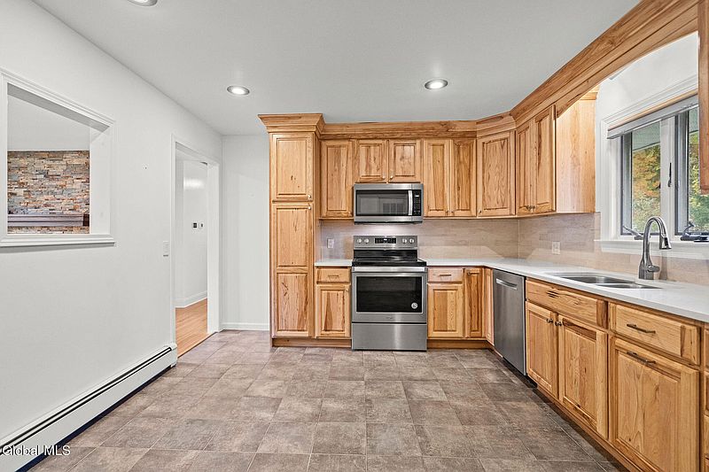 3rd image of 21 Hoefer Street