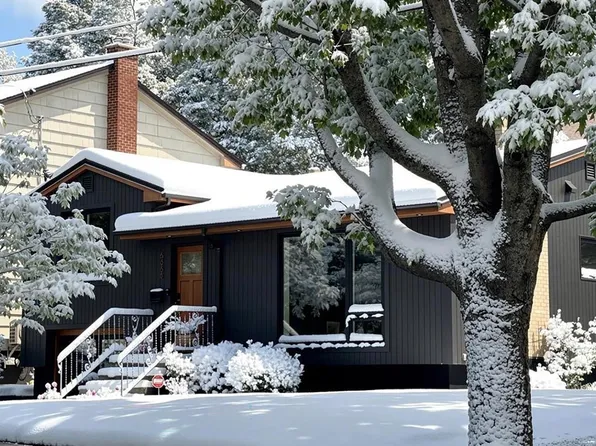 6368 Edinburgh St, Halifax, NS B3L 1W4