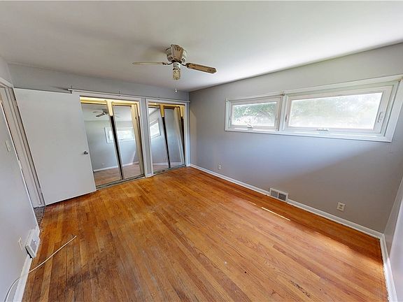 27th image of 1635 Robinson St