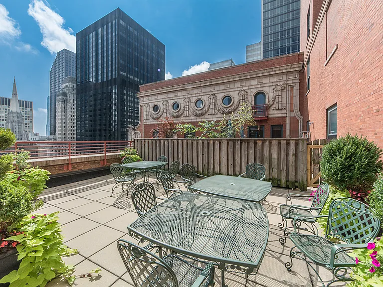 208 W Washington St #802 — Photo 9