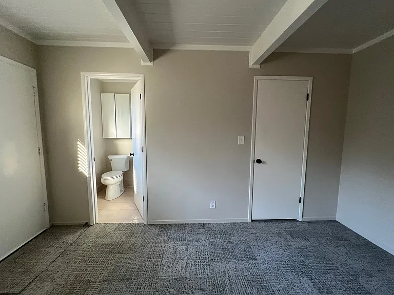 Alma St — Photo 14