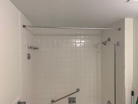 5th image of 2600 Bellefontaine St APT B20